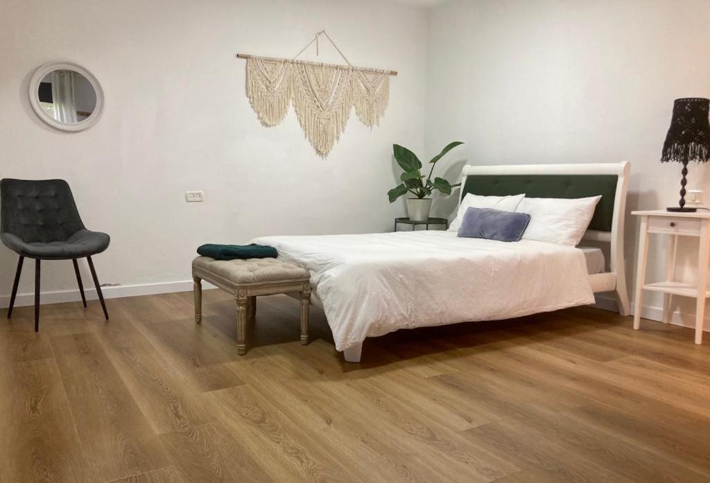 Shamaka'S Apartamento Kefar Hananya Exterior foto